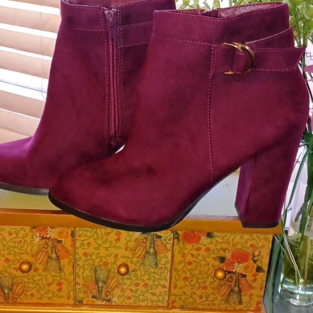 🛍Magenta Suede Booties - Picture 2 of 3